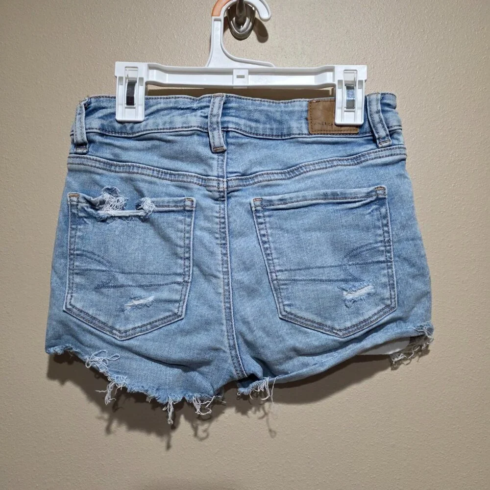 American Eagle Distressed Light Wash Lace Pocket Jean Shorts - Size Women's 0 - Picture 3 of 8